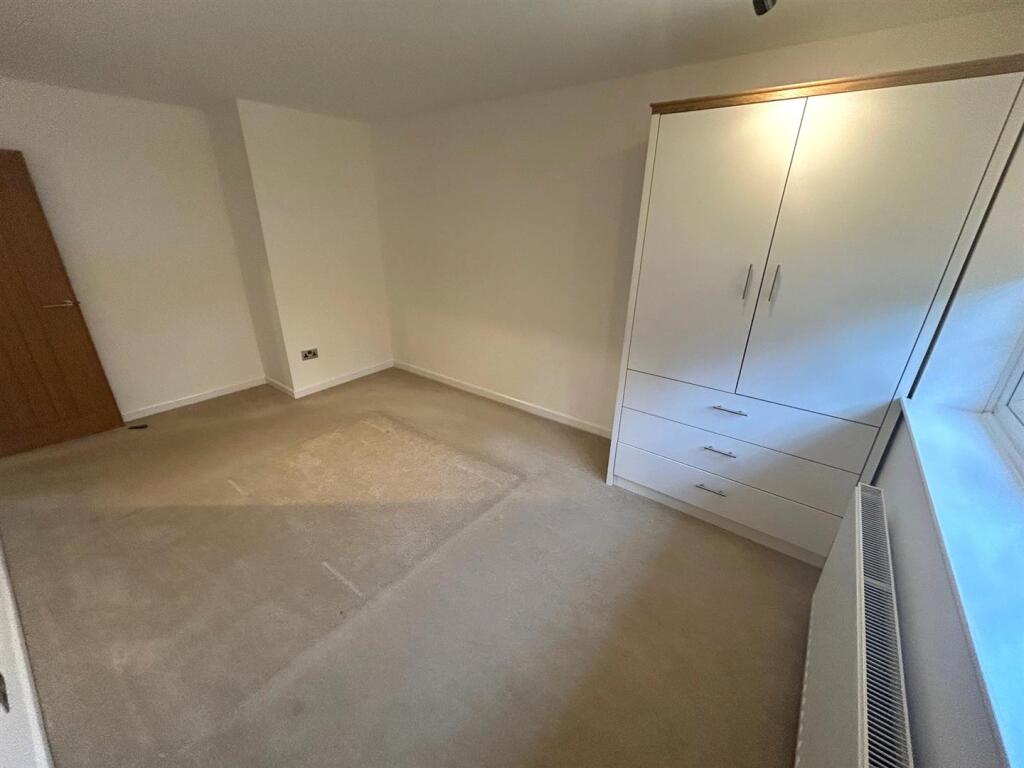 bed long 1.jpg