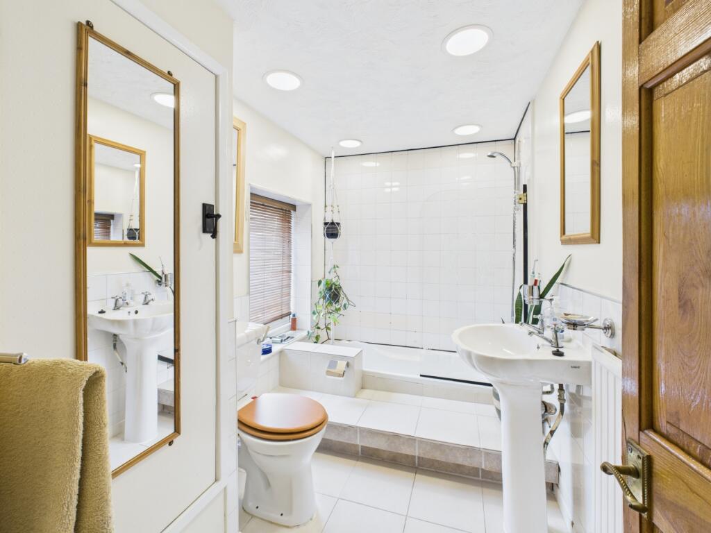 CAM03729G0-PR0074-STILL023