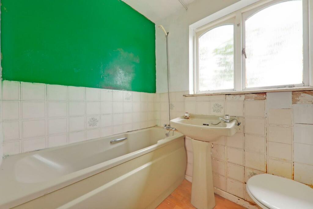 12-0b2bJHPropWorld - 20 Chelsfield Gardens - 34-me