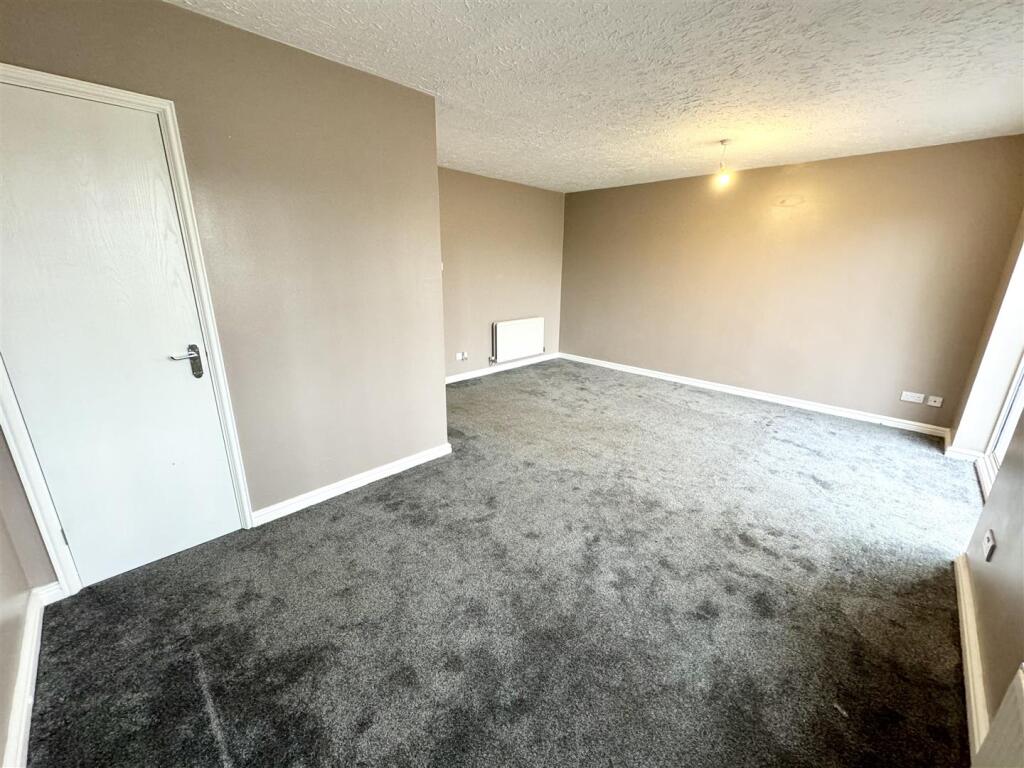 applemead living room....jpg
