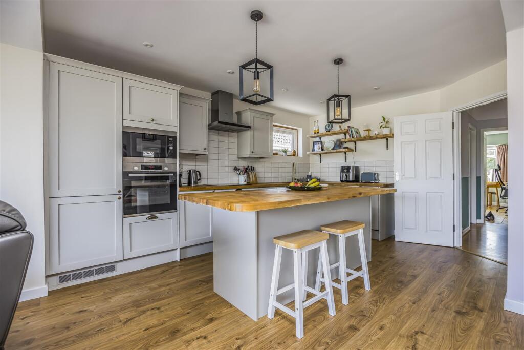 14 Nore Crescent, Emsworth-PorticoMarketing-Nexa-2