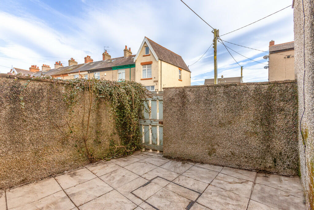 Walled Rear Yard	