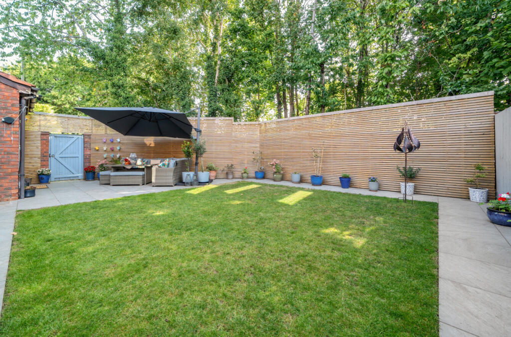 1330986-9-689b238...