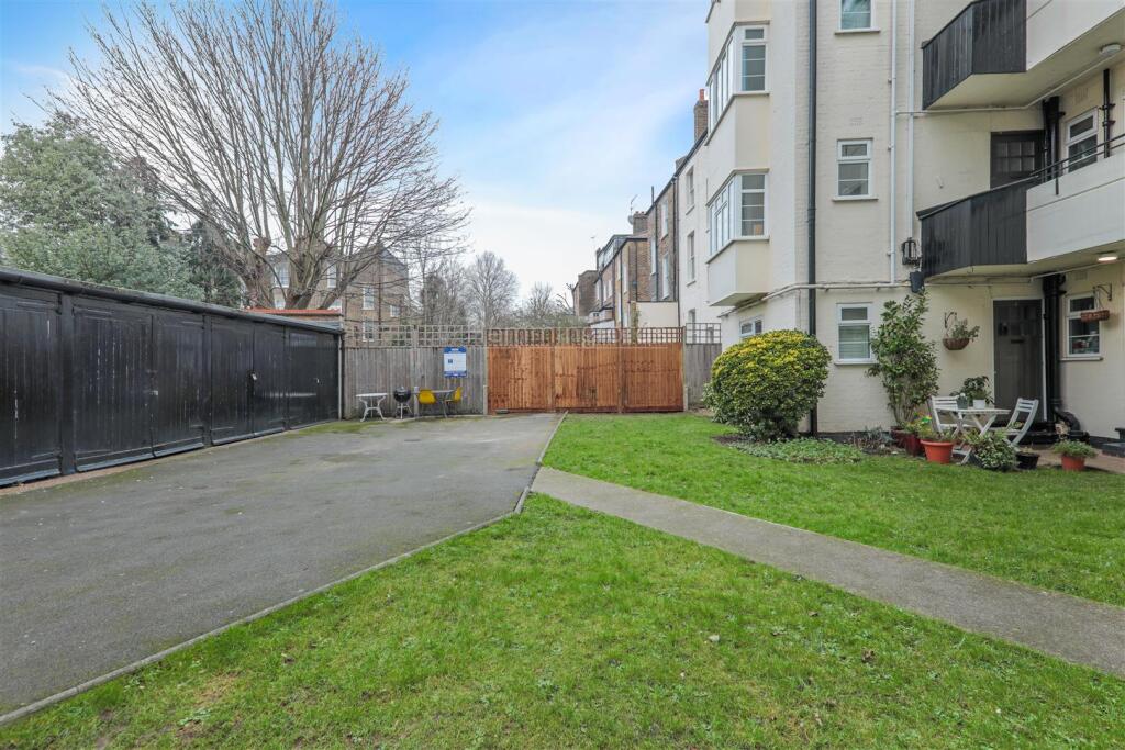 11-4ee981844-JJ-HMF-De Beauvoir Court.51-logo.jpg