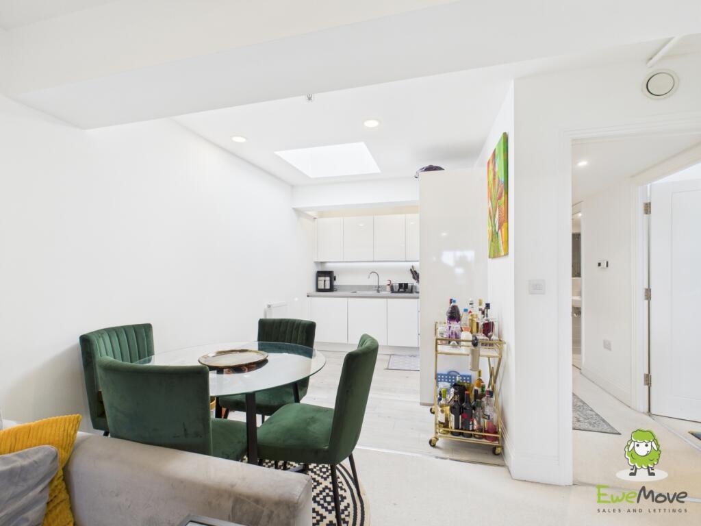 EweMove Basingstoke Estate Agents - Lilly Court - 