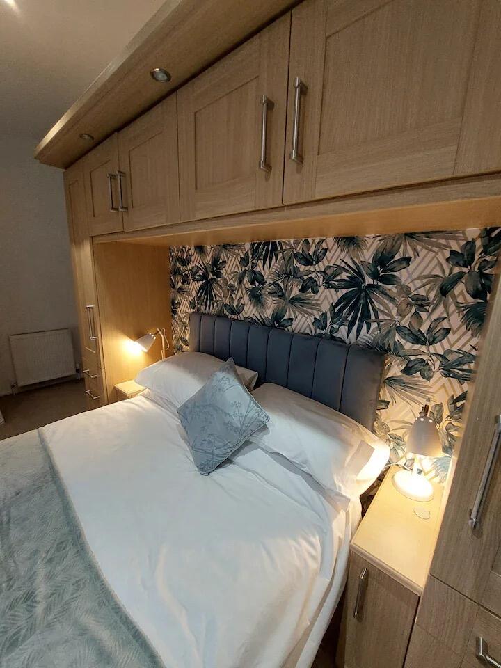 Fcb9ff7b-0159-4706-a899-4d89358ddfb2