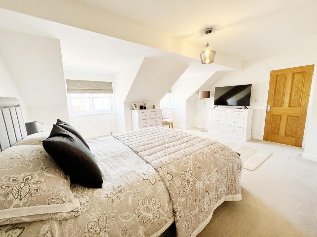 Bedroom 1 pic 5.jpg