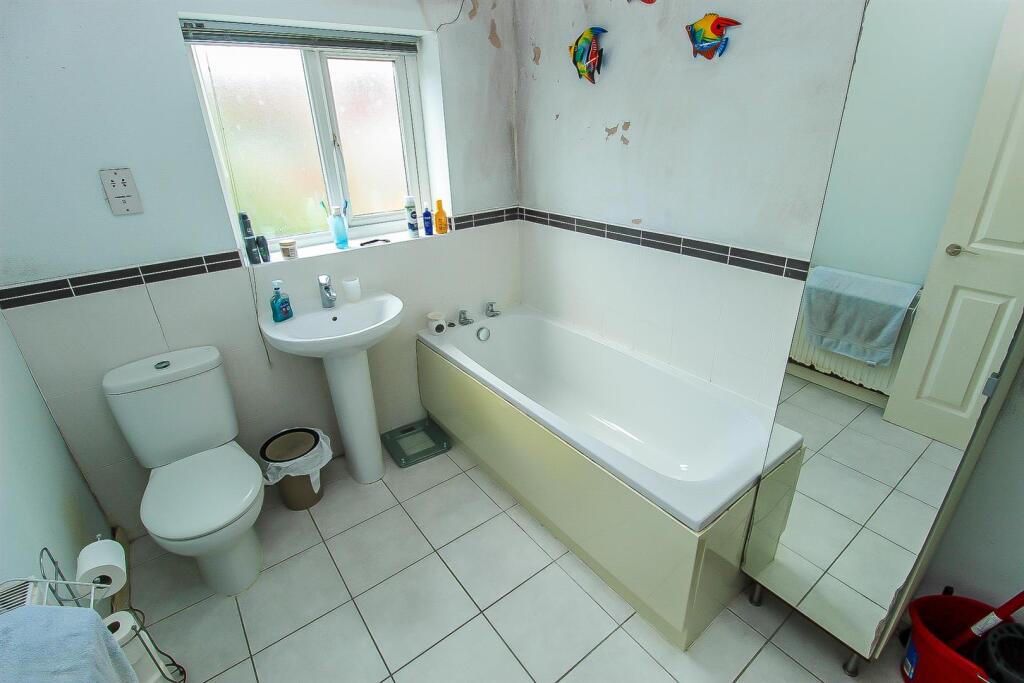 BATHROOM/W.C.