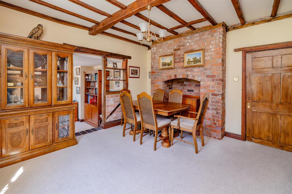 interior004.jpg