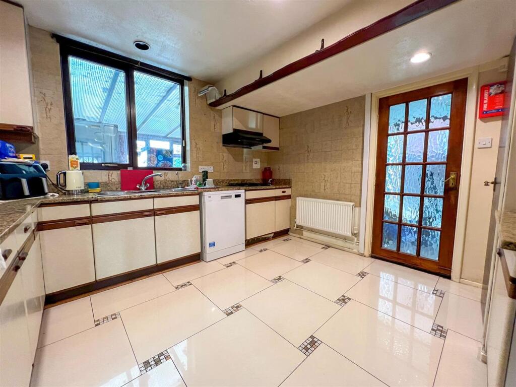 St Nicolas Park Drive - Image-19.jpg