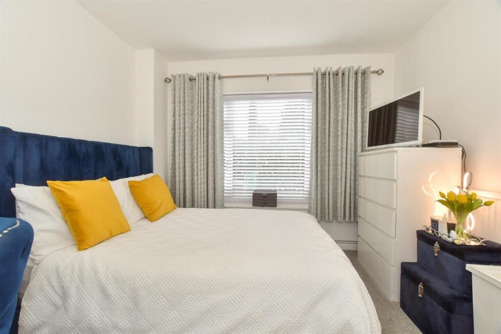 901gp9hr - bedroo...