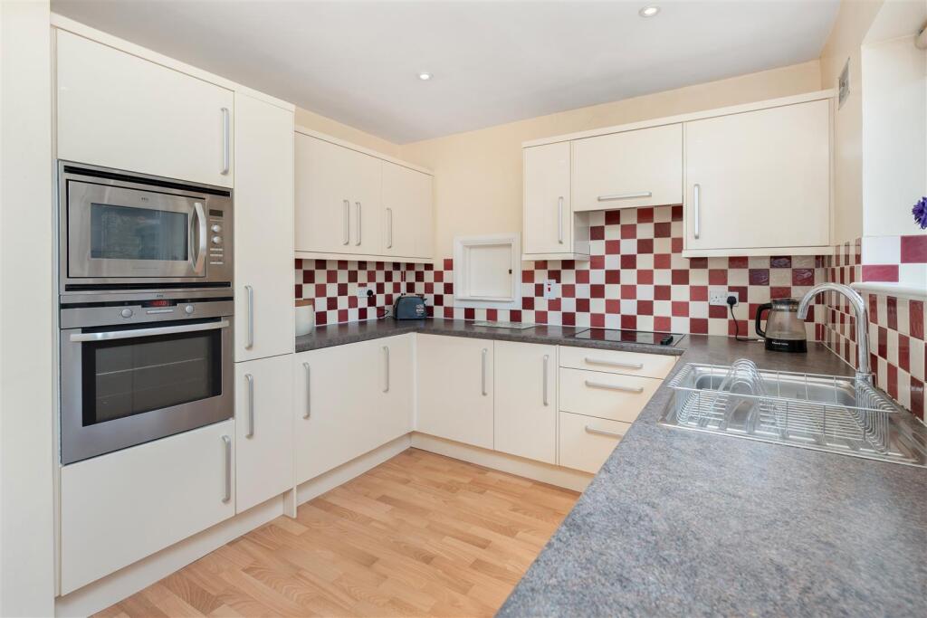7 Deene Close, Adderbury-11.jpg