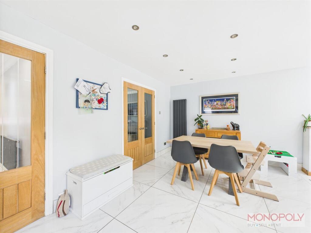 OPEN PLAN KITCHEN/ DINING /LIVING ROOM