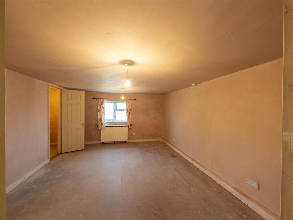 20250307111131 - IMG_4696 - 124 The Green, Wickham