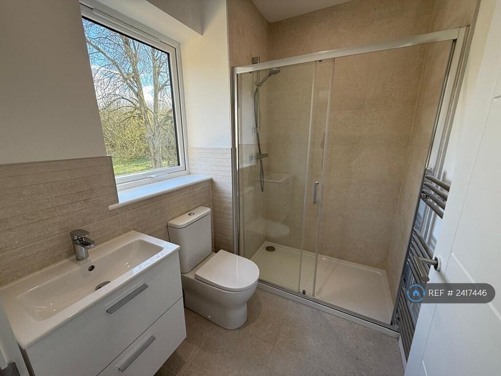 Master Bedroom En-Suite