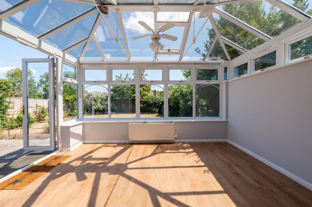 6 Meadow Way, Hitchin-17.jpg