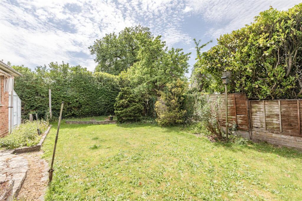 Sunnyside, Walnut Tree Lane, KT14 7AQ - 15.jpg