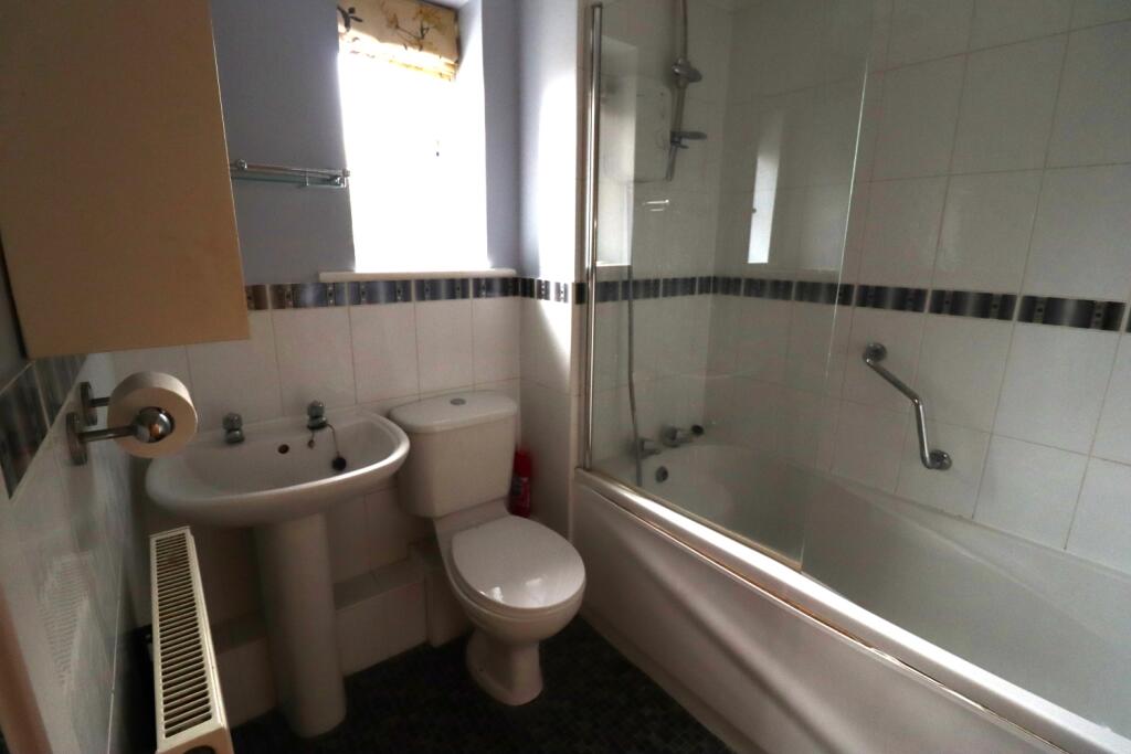 18 Eskdale Way bathroom