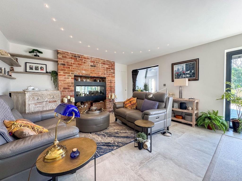 Sitting area with gas fireplace