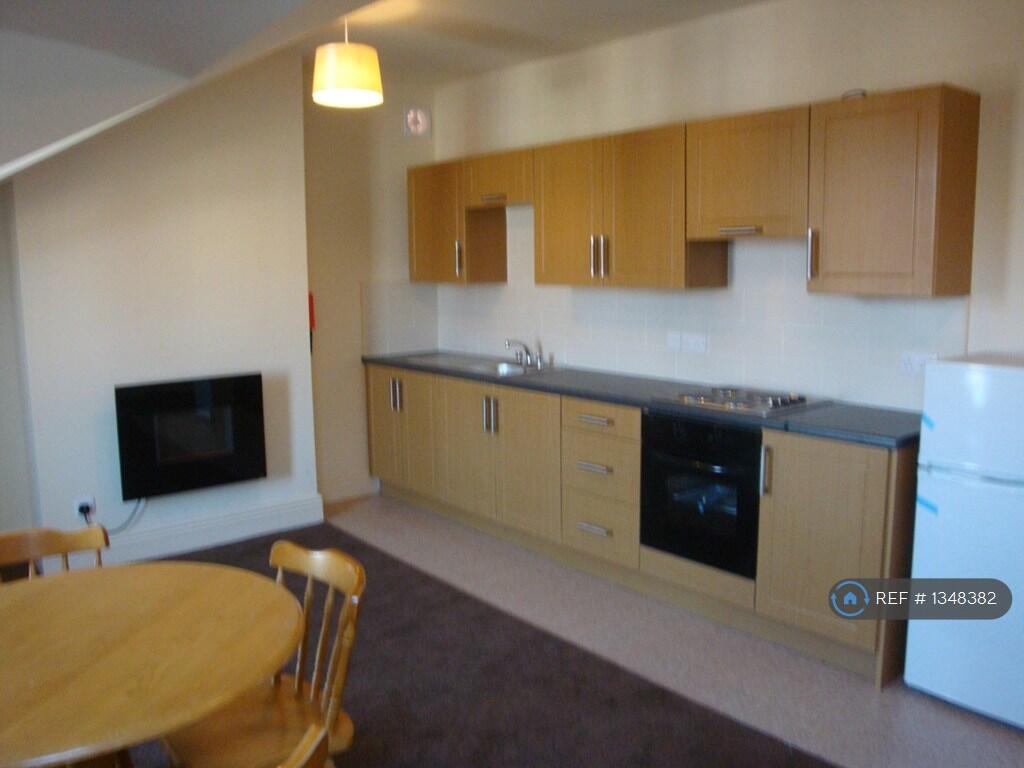 Kitchen/ Dining Area