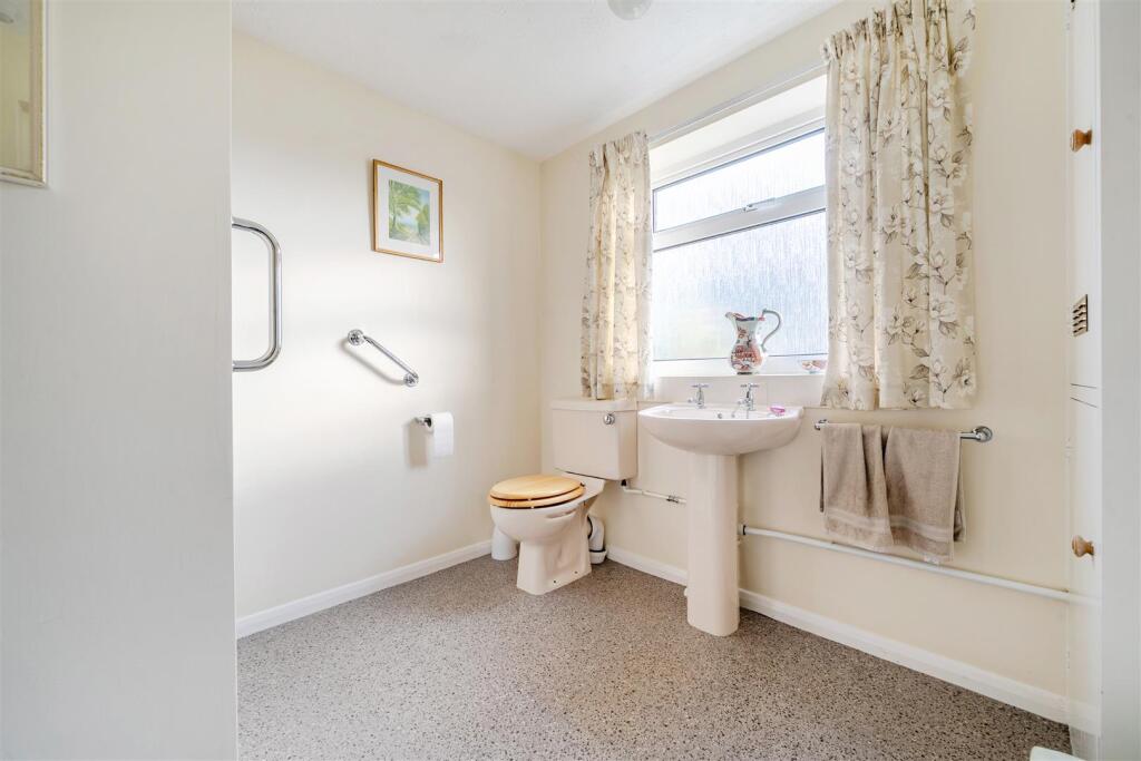 1 Bradden Way, Greens Norton (2).jpg