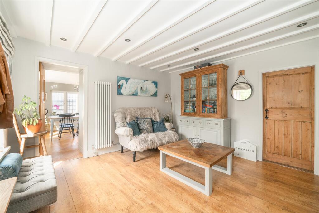 Living Room-4.jpg
