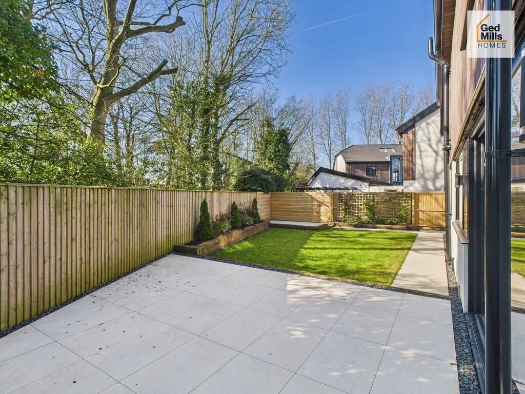 LANDSCAPED REAR G...