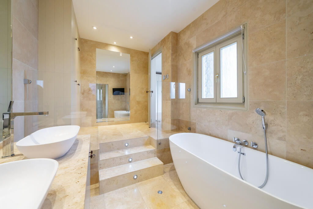 Luxurious Ensuite Bathroom