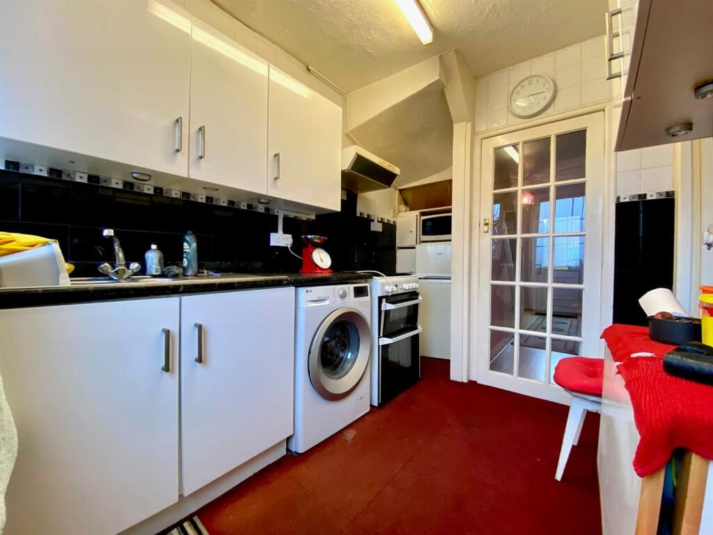 kitchen 1.jpg