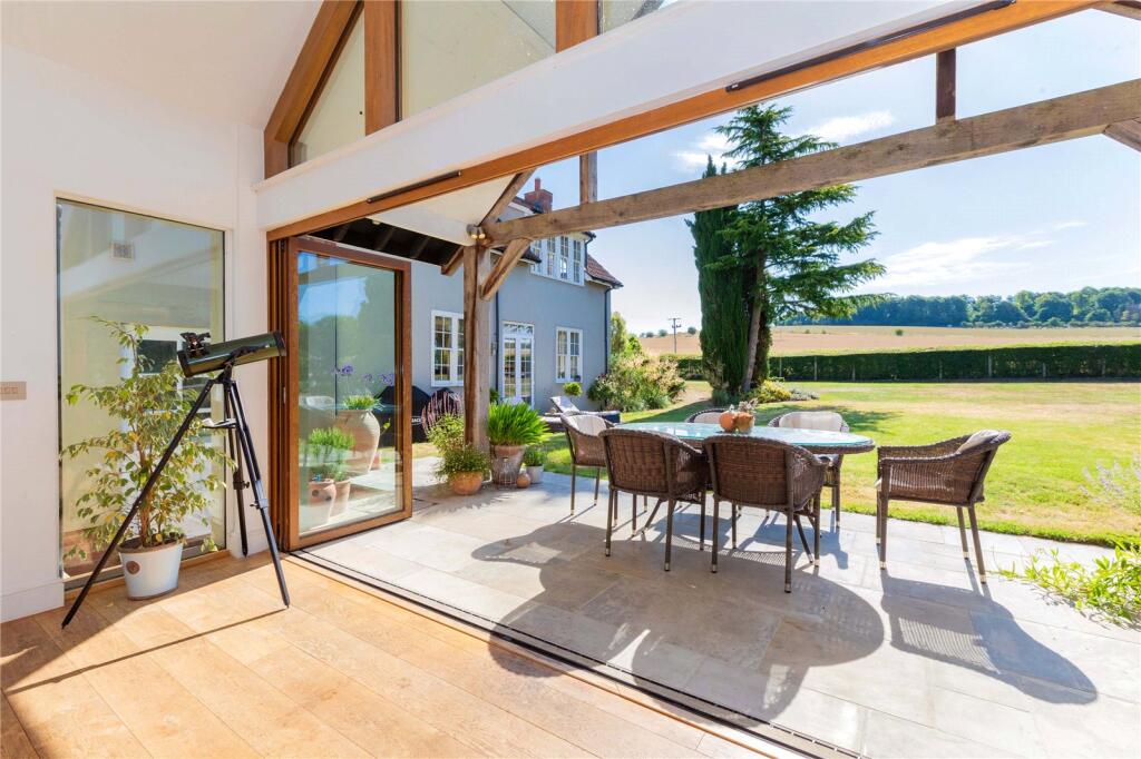 Alfresco Dining