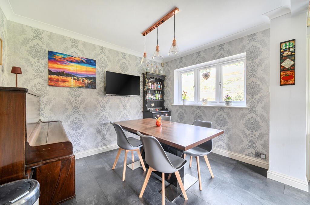 1375195-19-690c85...