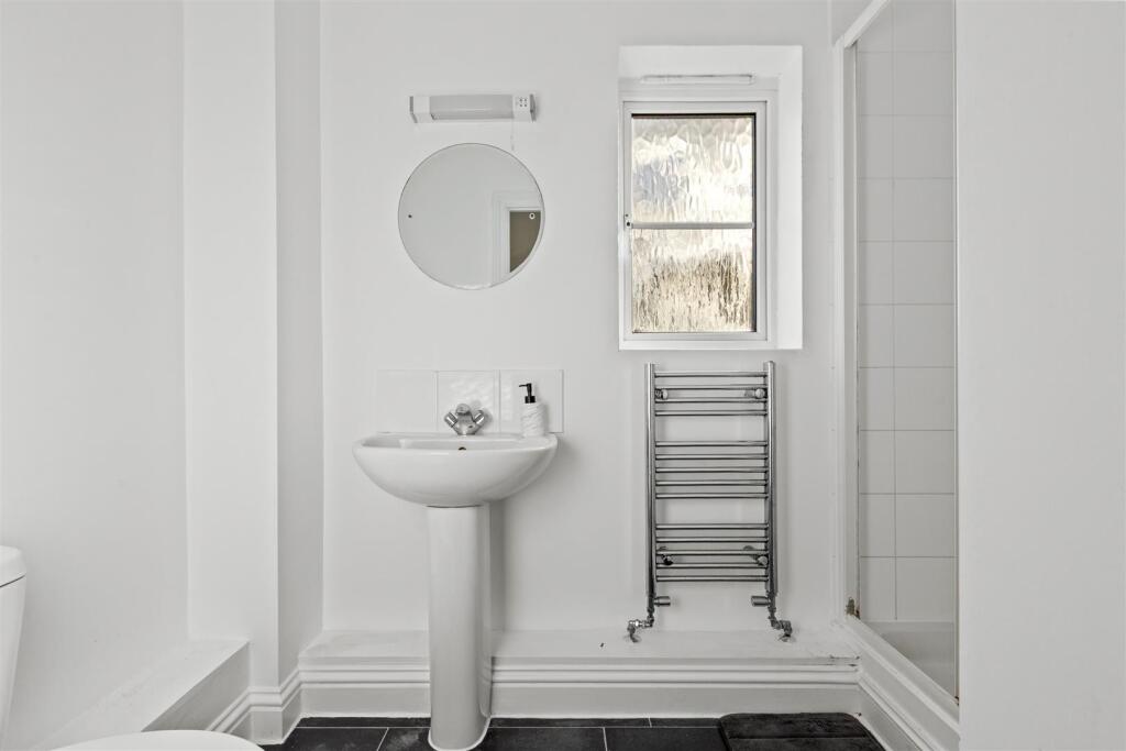 Flat 45, Wye Gardens, Fryers Lane, HP12 3DU-3.jpg