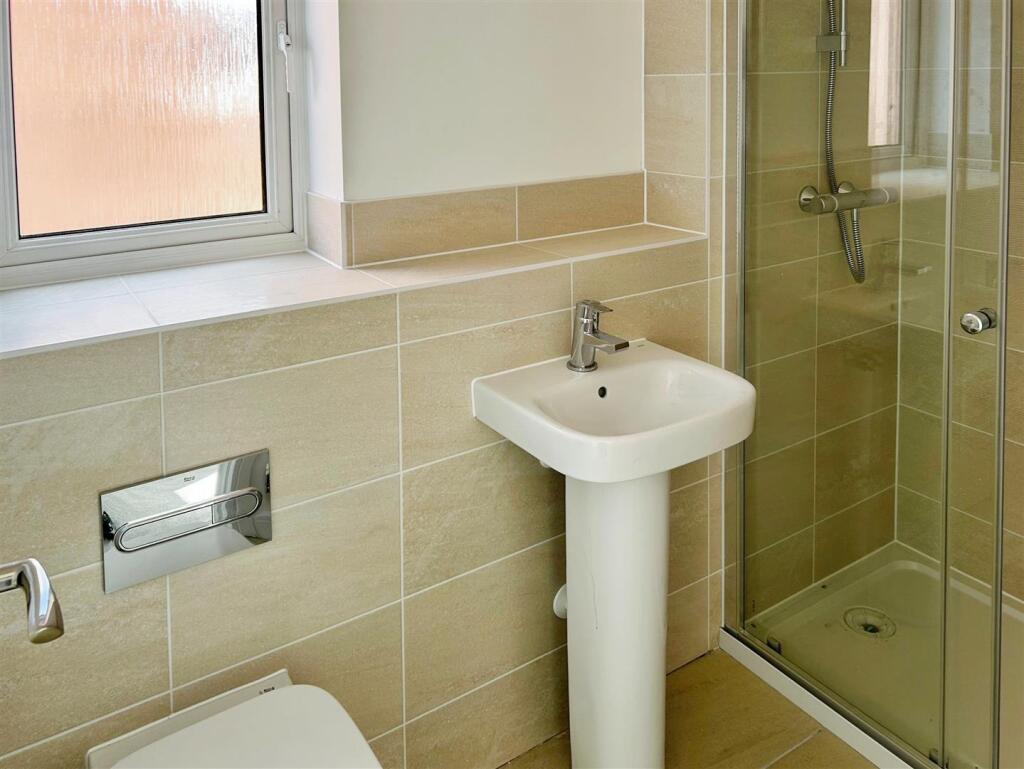 Ensuite to Bedroom One