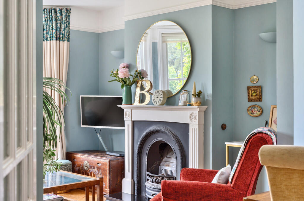 1301629-2-683a049...