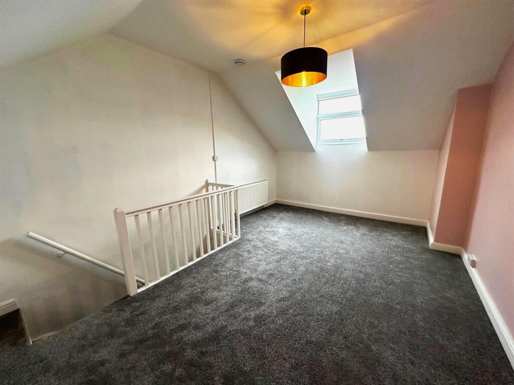 bedroom 3_2.jpg