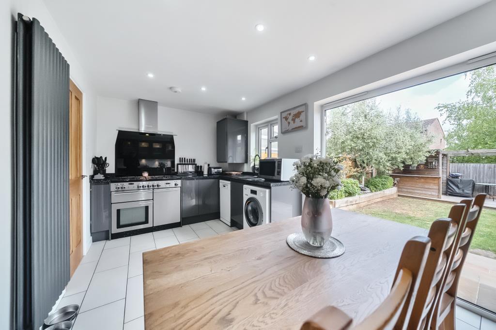 Kitchen / Dining Area