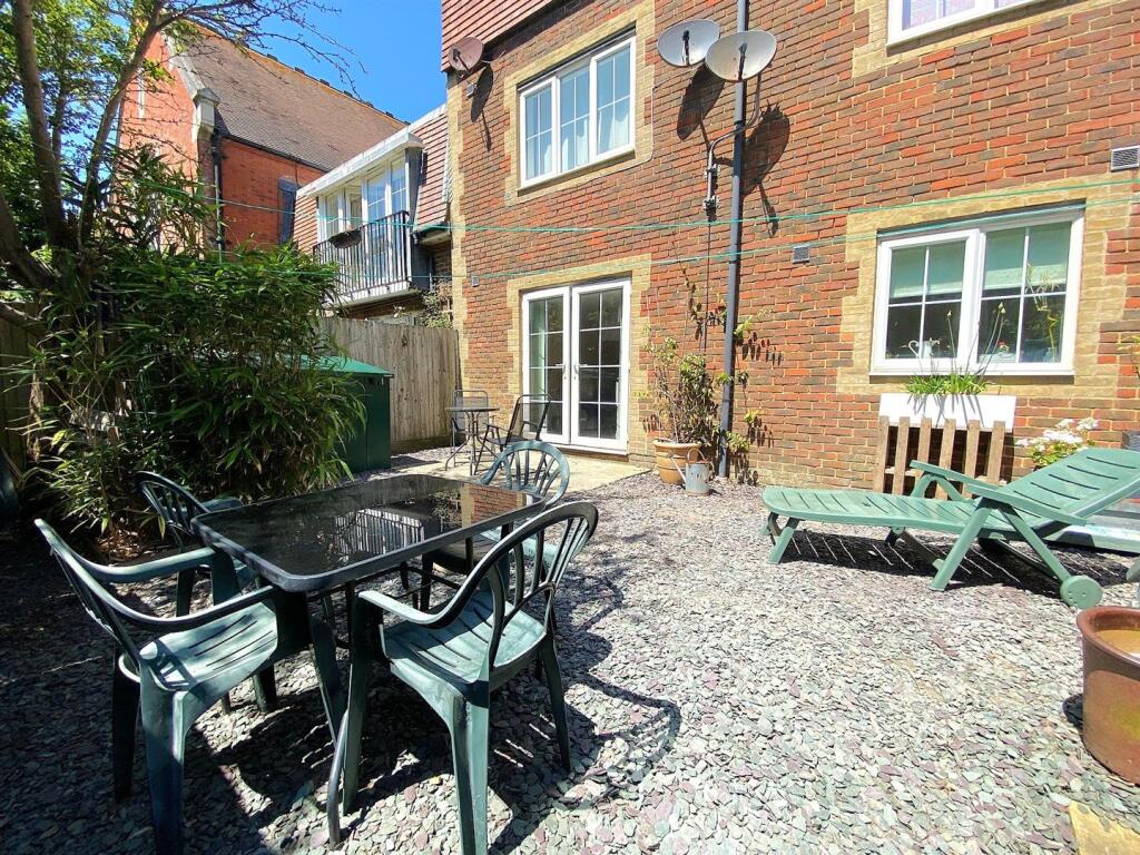 2 Chancery Ct - Garden2.jpg