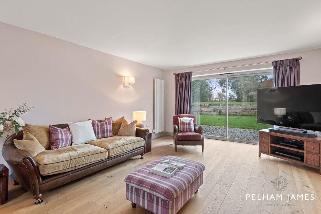 Sitting Room - 170 Eastgate, Deeping St James