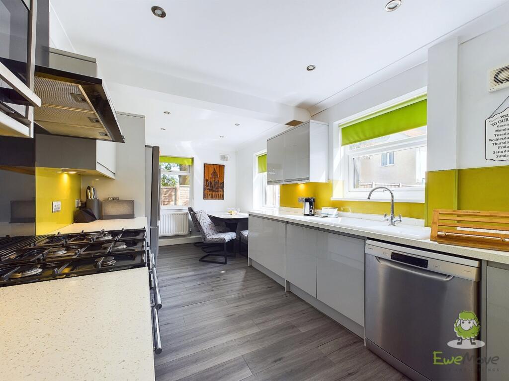 CAM01543G0-PR0092-STILL016