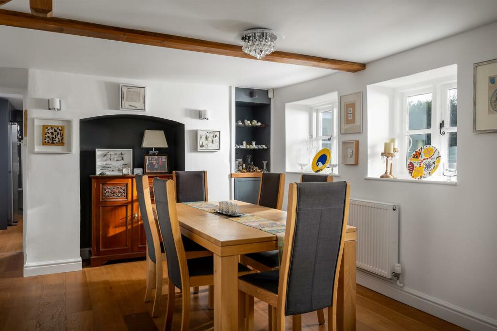 19 - Leah House - SN6 6LQ - Web.jpg