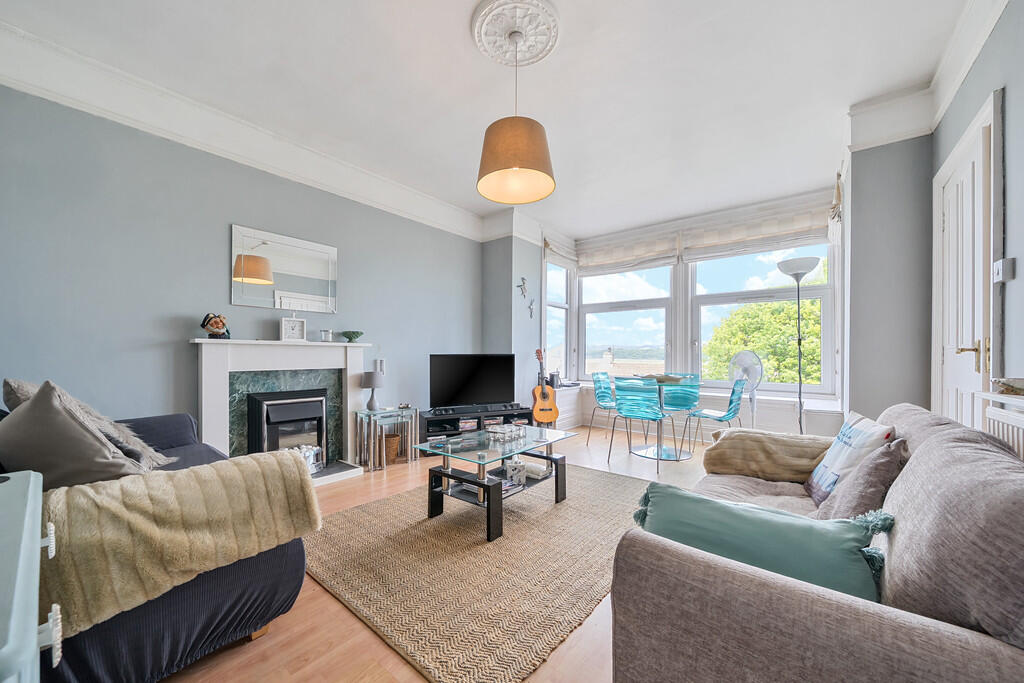 Living / Dining R...