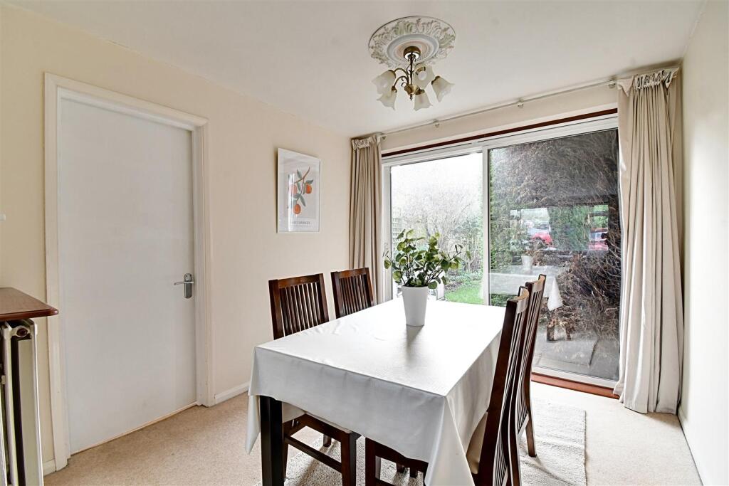 Dining Area 1.jpg