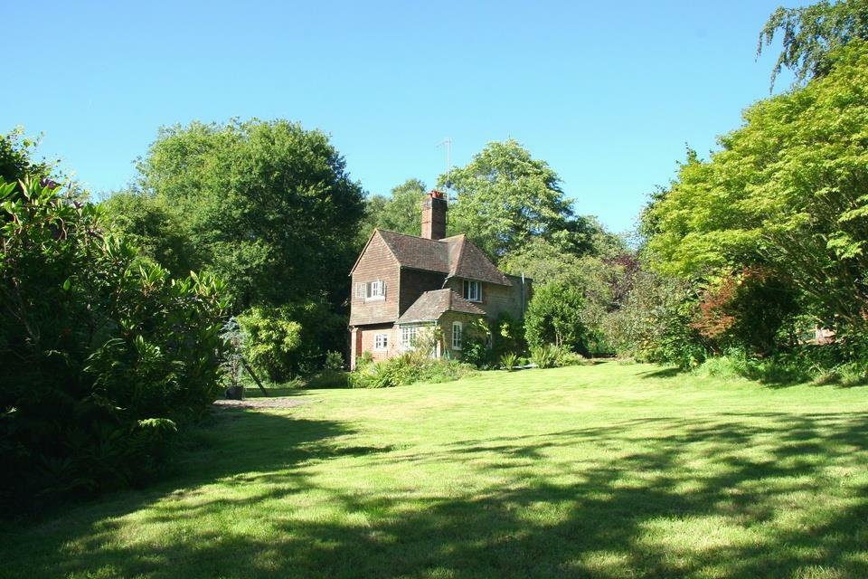 Angells' Stone cottage Summer garden.jpg