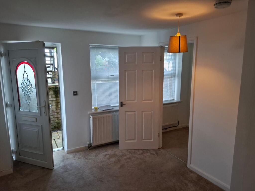 entrance &amp; living