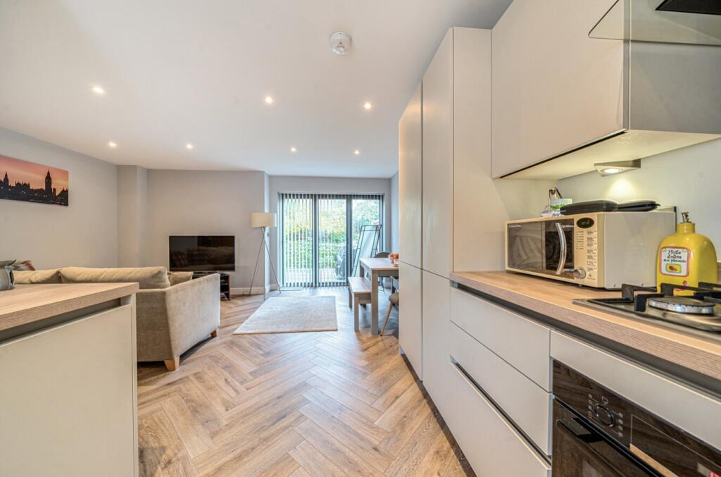 1373993-22-6908ef0c09e8d