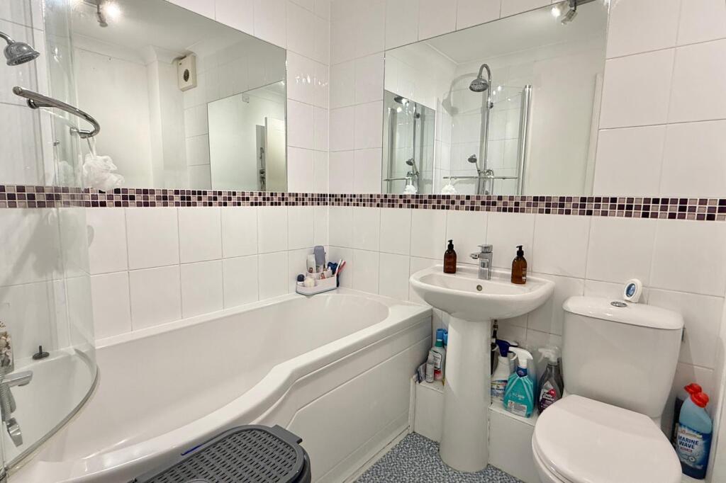 Charing Close, Ringwood, BH24 1FA