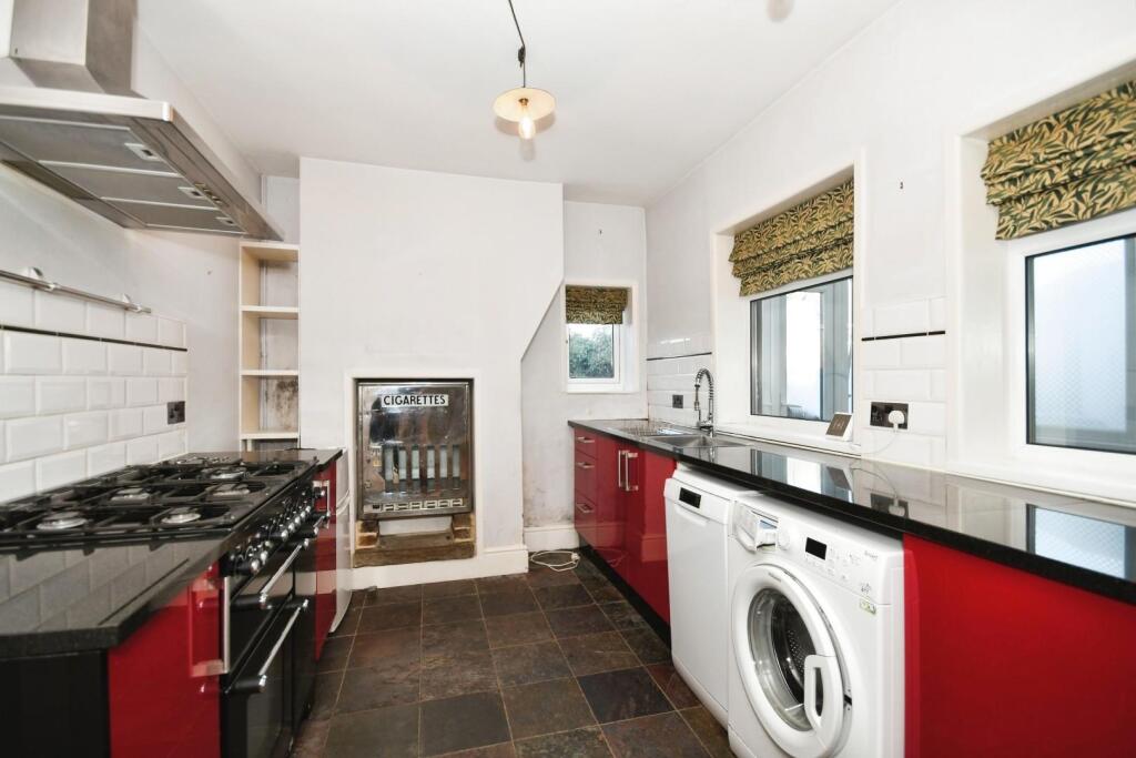 KITCHEN 03.JPG