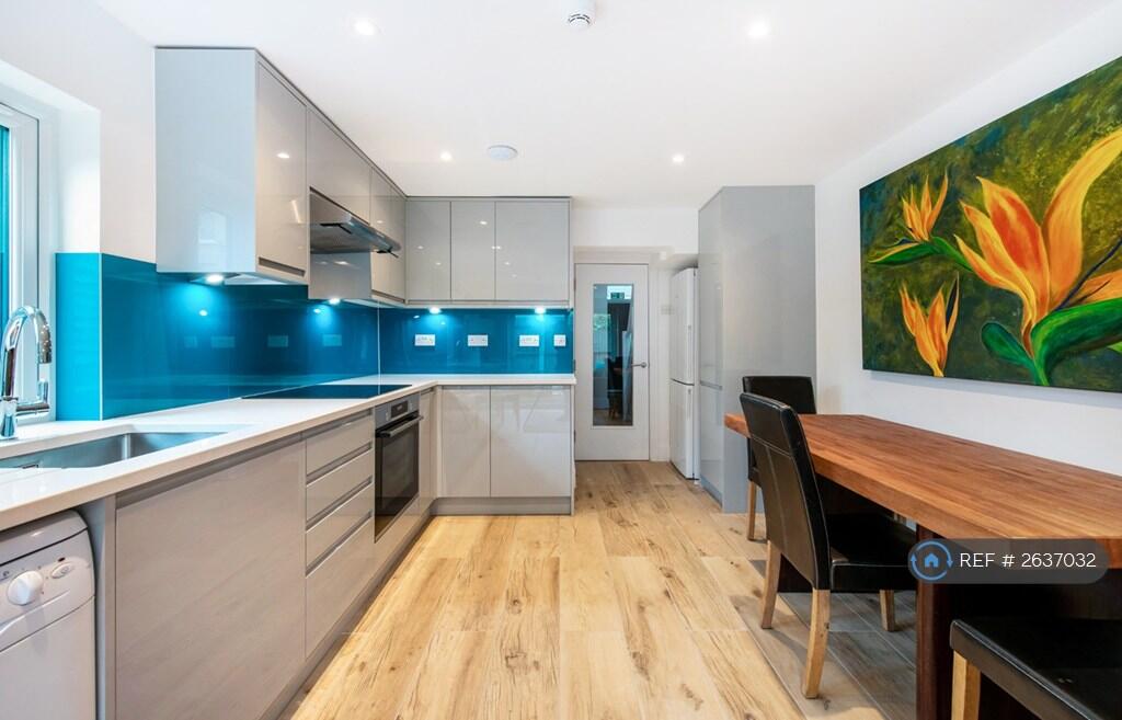 Kitchen / Living Area 