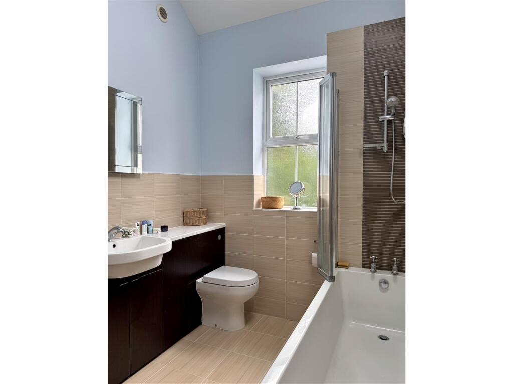 En-Suite Bathroom