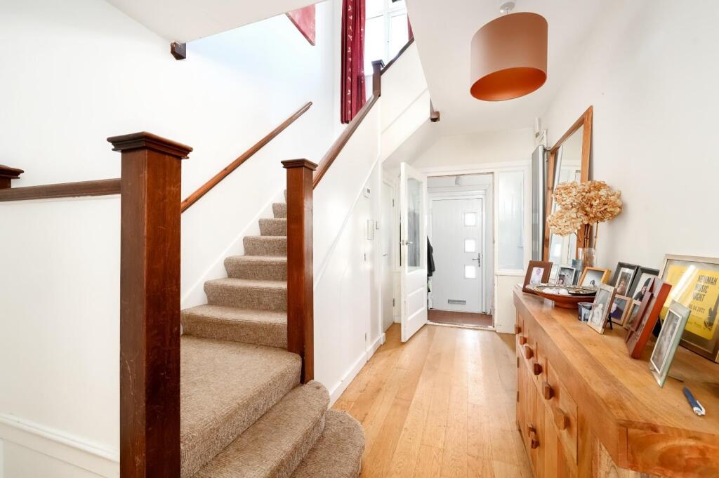 111 goldstone cres bn3 (9).jpg